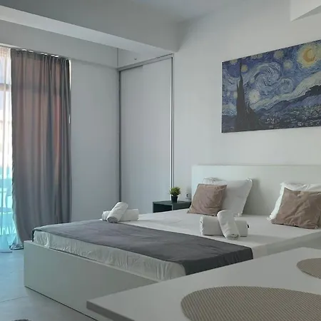 & Studiouri Amalin *