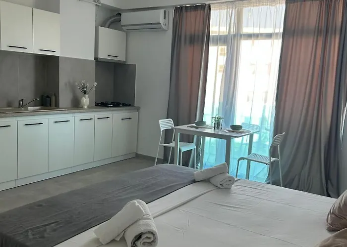 & Studiouri Amalin *