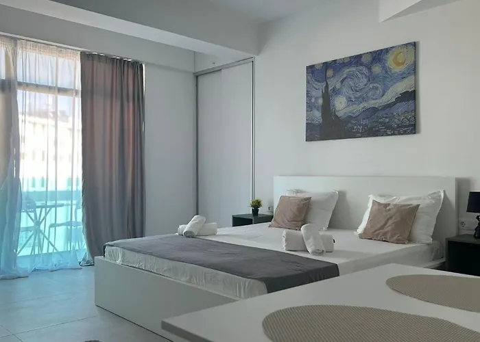 & Studiouri Amalin *